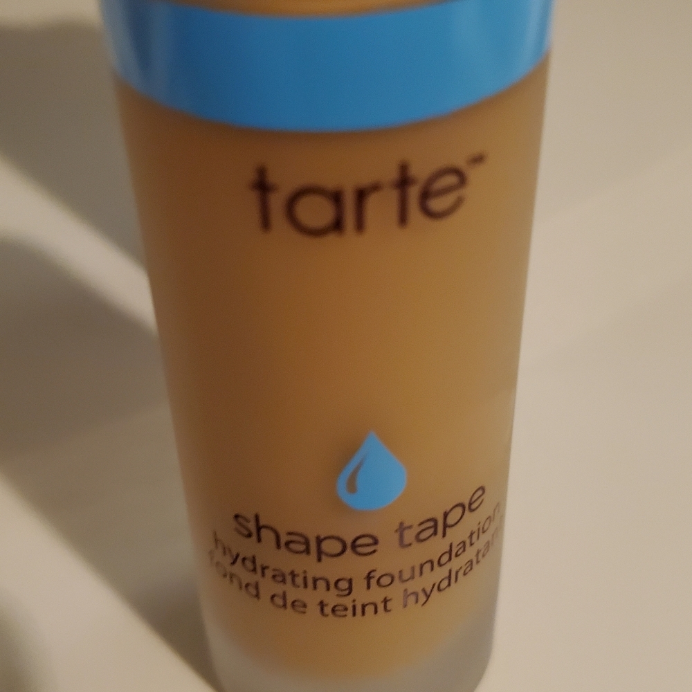 Tarte Shape Tape hydrating foundation in Tan